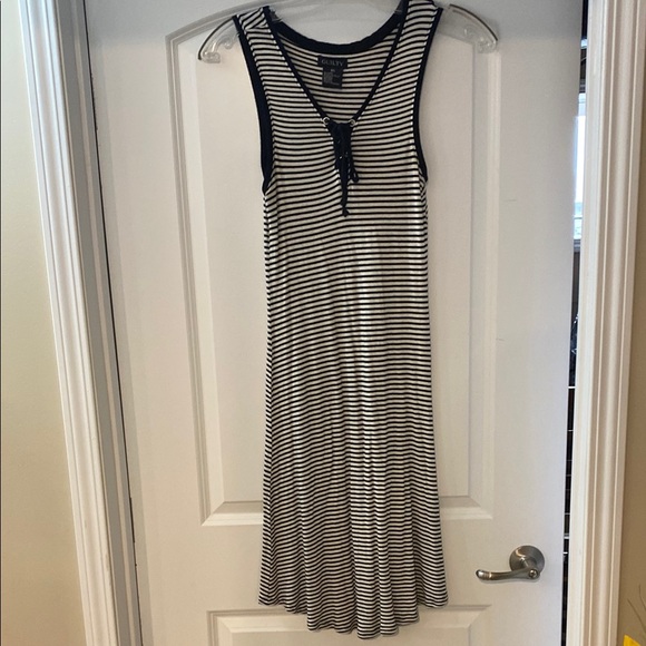 Black and White Sleeveless V-Neck Midi Sundress - Picture 1 of 4